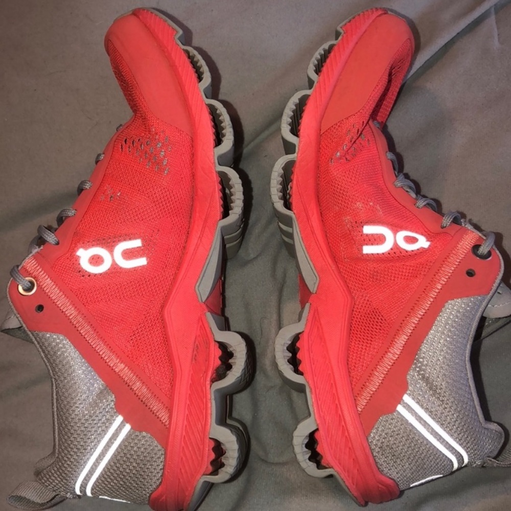On Cloud tennis shoes size 6